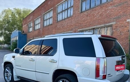 Cadillac Escalade III, 2008 год, 2 240 000 рублей, 10 фотография