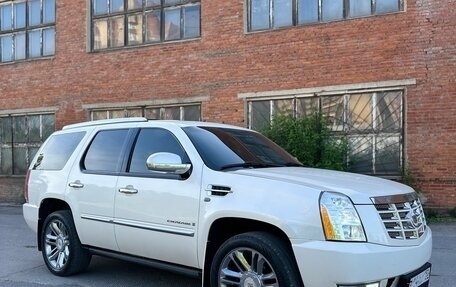 Cadillac Escalade III, 2008 год, 2 240 000 рублей, 9 фотография