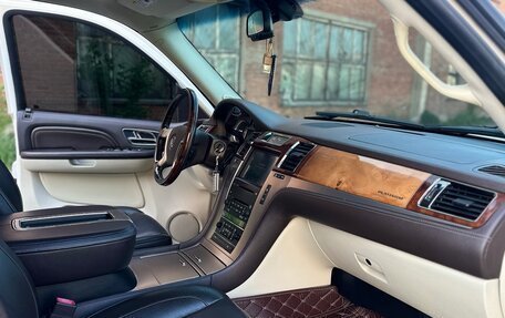 Cadillac Escalade III, 2008 год, 2 240 000 рублей, 16 фотография
