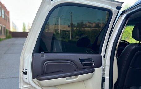 Cadillac Escalade III, 2008 год, 2 240 000 рублей, 27 фотография