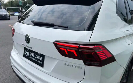 Volkswagen Tiguan II, 2022 год, 2 150 000 рублей, 13 фотография