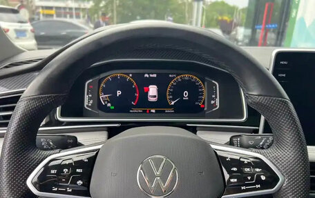 Volkswagen Tiguan II, 2022 год, 2 150 000 рублей, 9 фотография