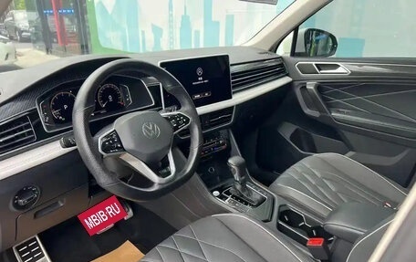 Volkswagen Tiguan II, 2022 год, 2 150 000 рублей, 6 фотография