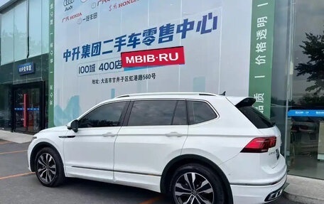 Volkswagen Tiguan II, 2022 год, 2 150 000 рублей, 5 фотография
