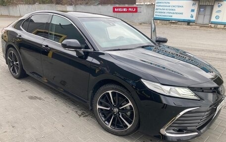 Toyota Camry, 2021 год, 3 990 000 рублей, 2 фотография