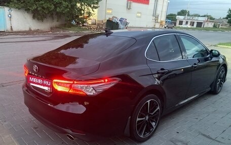 Toyota Camry, 2021 год, 3 990 000 рублей, 6 фотография