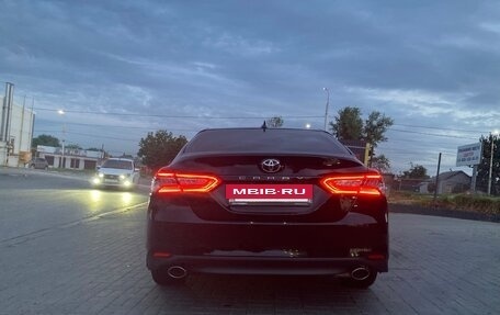 Toyota Camry, 2021 год, 3 990 000 рублей, 5 фотография