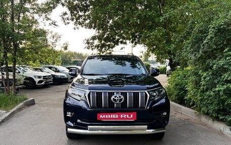 Toyota Land Cruiser Prado 150 рестайлинг 2, 2018 год, 5 600 000 рублей, 2 фотография