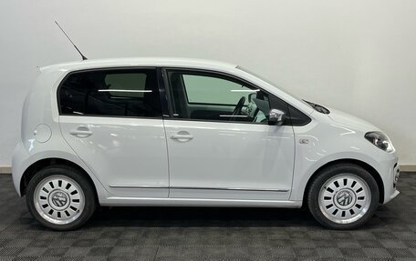 Volkswagen up! I рестайлинг, 2013 год, 777 000 рублей, 4 фотография