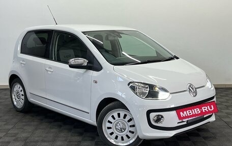 Volkswagen up! I рестайлинг, 2013 год, 777 000 рублей, 3 фотография
