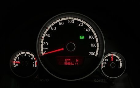 Volkswagen up! I рестайлинг, 2013 год, 777 000 рублей, 13 фотография