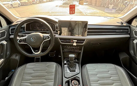Volkswagen Tiguan II, 2022 год, 1 850 000 рублей, 8 фотография