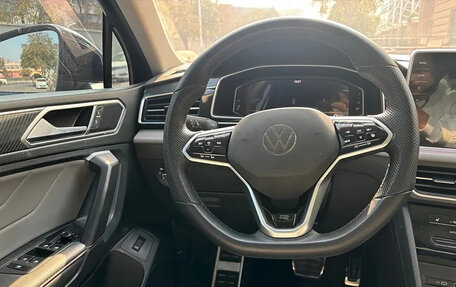 Volkswagen Tiguan II, 2022 год, 1 850 000 рублей, 10 фотография
