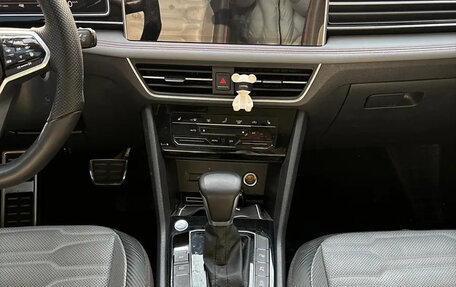 Volkswagen Tiguan II, 2022 год, 1 850 000 рублей, 13 фотография