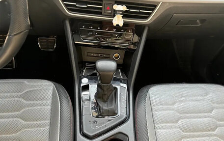 Volkswagen Tiguan II, 2022 год, 1 850 000 рублей, 12 фотография