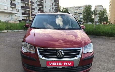 Volkswagen Touran III, 2008 год, 750 000 рублей, 2 фотография
