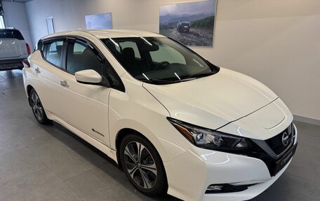 Nissan Leaf II, 2019 год, 1 799 000 рублей, 3 фотография