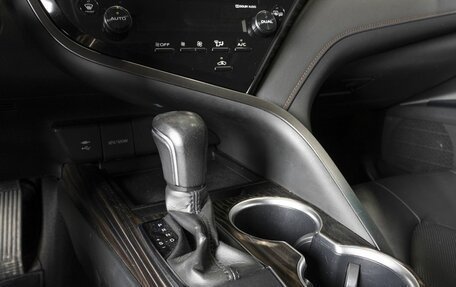 Toyota Camry, 2019 год, 2 950 000 рублей, 6 фотография