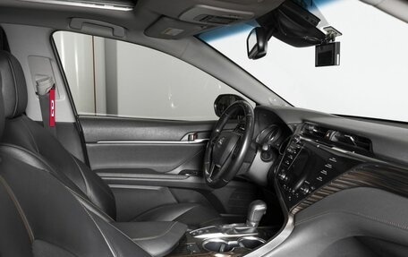 Toyota Camry, 2019 год, 2 950 000 рублей, 4 фотография