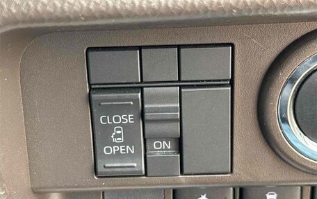 Toyota Roomy I, 2022 год, 1 095 000 рублей, 26 фотография