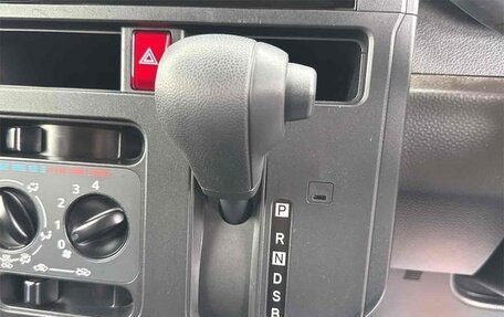 Toyota Roomy I, 2022 год, 1 095 000 рублей, 29 фотография