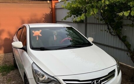 Hyundai Solaris II рестайлинг, 2016 год, 1 000 000 рублей, 12 фотография