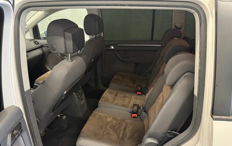 Volkswagen Touran III, 2012 год, 1 089 000 рублей, 7 фотография