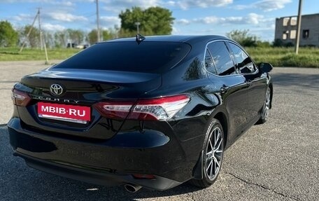 Toyota Camry, 2021 год, 3 300 000 рублей, 6 фотография
