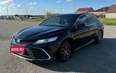Toyota Camry, 2021 год, 3 300 000 рублей, 3 фотография