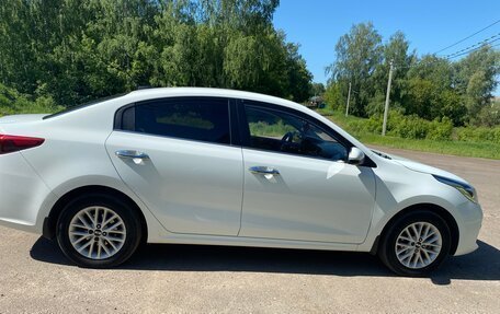 KIA Rio IV, 2018 год, 1 350 000 рублей, 3 фотография