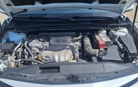 Toyota Camry, 2019 год, 3 300 000 рублей, 4 фотография