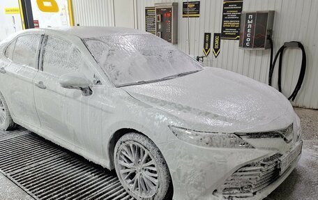 Toyota Camry, 2019 год, 3 300 000 рублей, 2 фотография