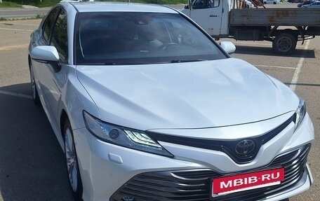 Toyota Camry, 2019 год, 3 300 000 рублей, 6 фотография
