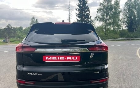 Geely Atlas, 2023 год, 2 500 000 рублей, 3 фотография