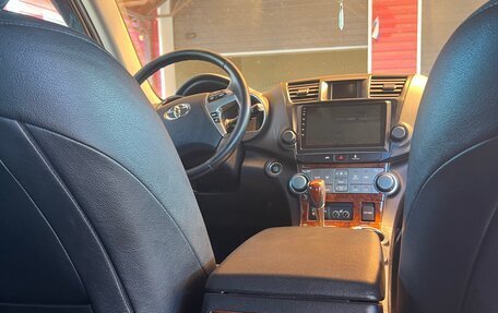Toyota Highlander III, 2012 год, 2 200 000 рублей, 9 фотография