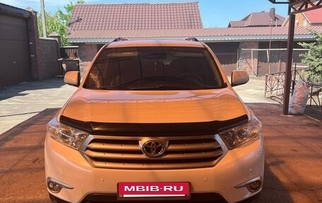 Toyota Highlander III, 2012 год, 2 200 000 рублей, 2 фотография