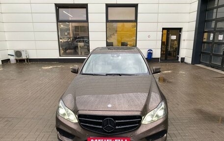 Mercedes-Benz E-Класс, 2013 год, 2 500 000 рублей, 4 фотография
