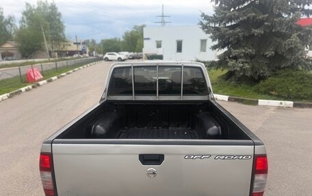 Nissan NP300, 2010 год, 1 180 000 рублей, 6 фотография