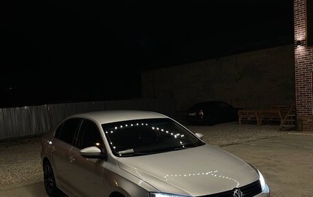 Volkswagen Jetta VI, 2013 год, 990 000 рублей, 2 фотография