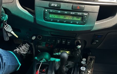 Toyota Hilux VII, 2014 год, 3 999 999 рублей, 18 фотография