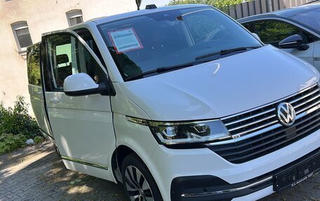 Volkswagen Multivan T6 рестайлинг, 2021 год, 4 750 000 рублей, 3 фотография