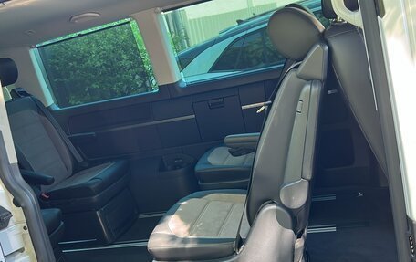 Volkswagen Multivan T6 рестайлинг, 2021 год, 4 750 000 рублей, 5 фотография