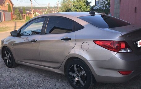 Hyundai Solaris II рестайлинг, 2013 год, 900 000 рублей, 3 фотография