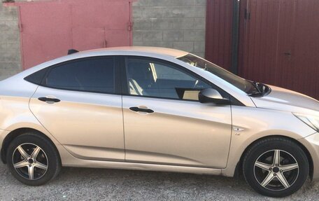 Hyundai Solaris II рестайлинг, 2013 год, 900 000 рублей, 8 фотография