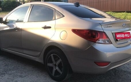 Hyundai Solaris II рестайлинг, 2013 год, 900 000 рублей, 2 фотография
