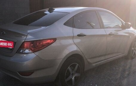 Hyundai Solaris II рестайлинг, 2013 год, 900 000 рублей, 12 фотография