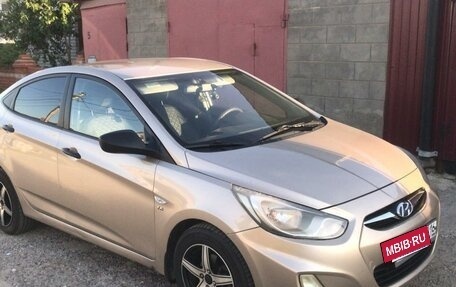 Hyundai Solaris II рестайлинг, 2013 год, 900 000 рублей, 13 фотография