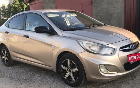 Hyundai Solaris II рестайлинг, 2013 год, 900 000 рублей, 4 фотография