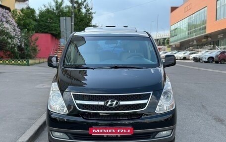 Hyundai Grand Starex Grand Starex I рестайлинг 2, 2010 год, 1 700 000 рублей, 2 фотография