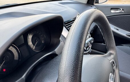 Hyundai Solaris II рестайлинг, 2011 год, 1 300 000 рублей, 16 фотография